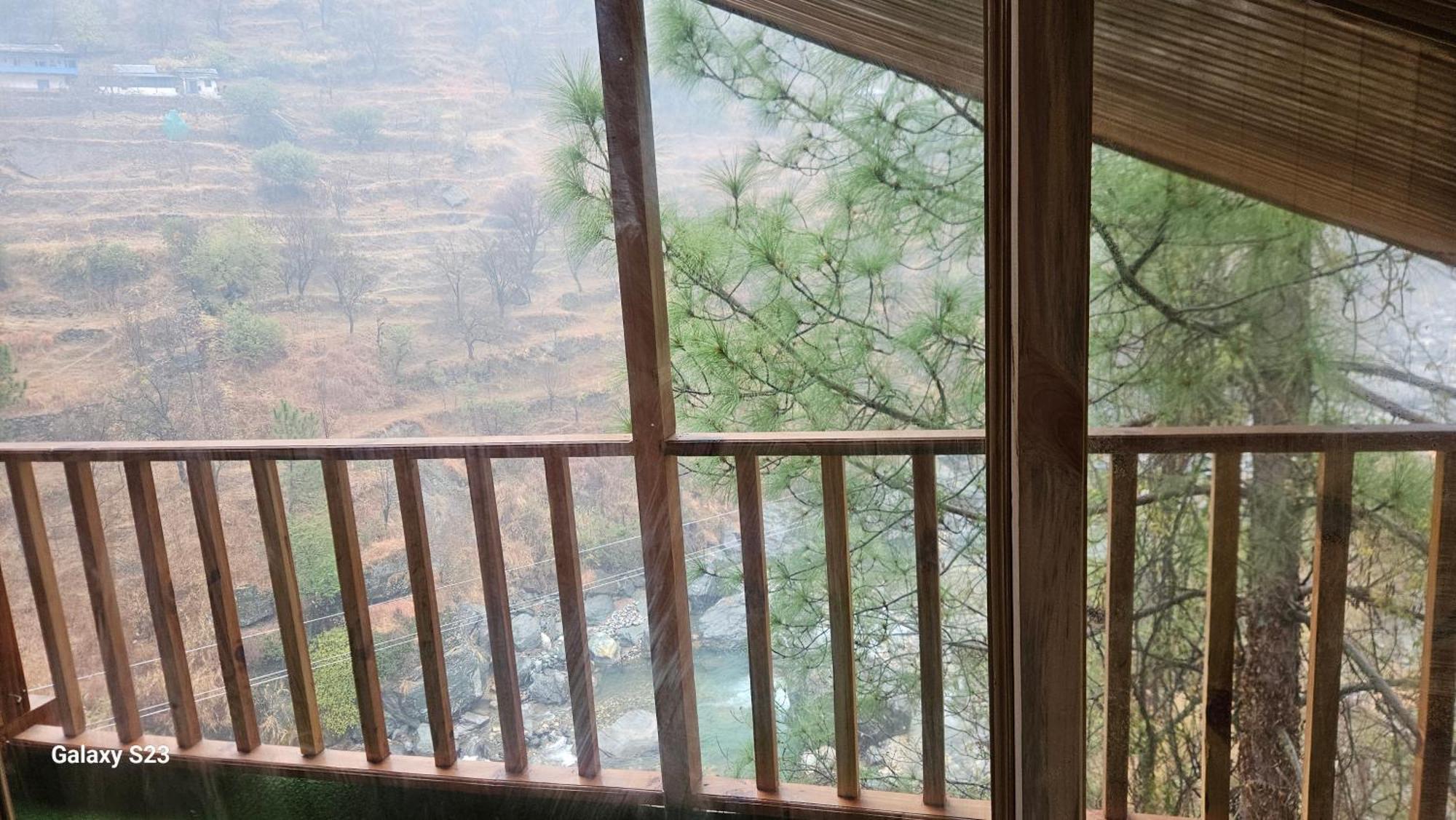 The Fiza Retreat Tirthan Banjār 外观 照片