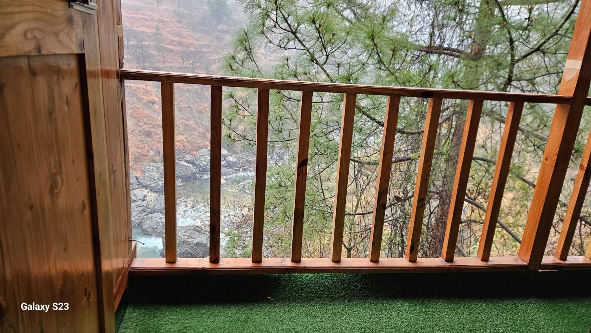 The Fiza Retreat Tirthan Banjār 外观 照片