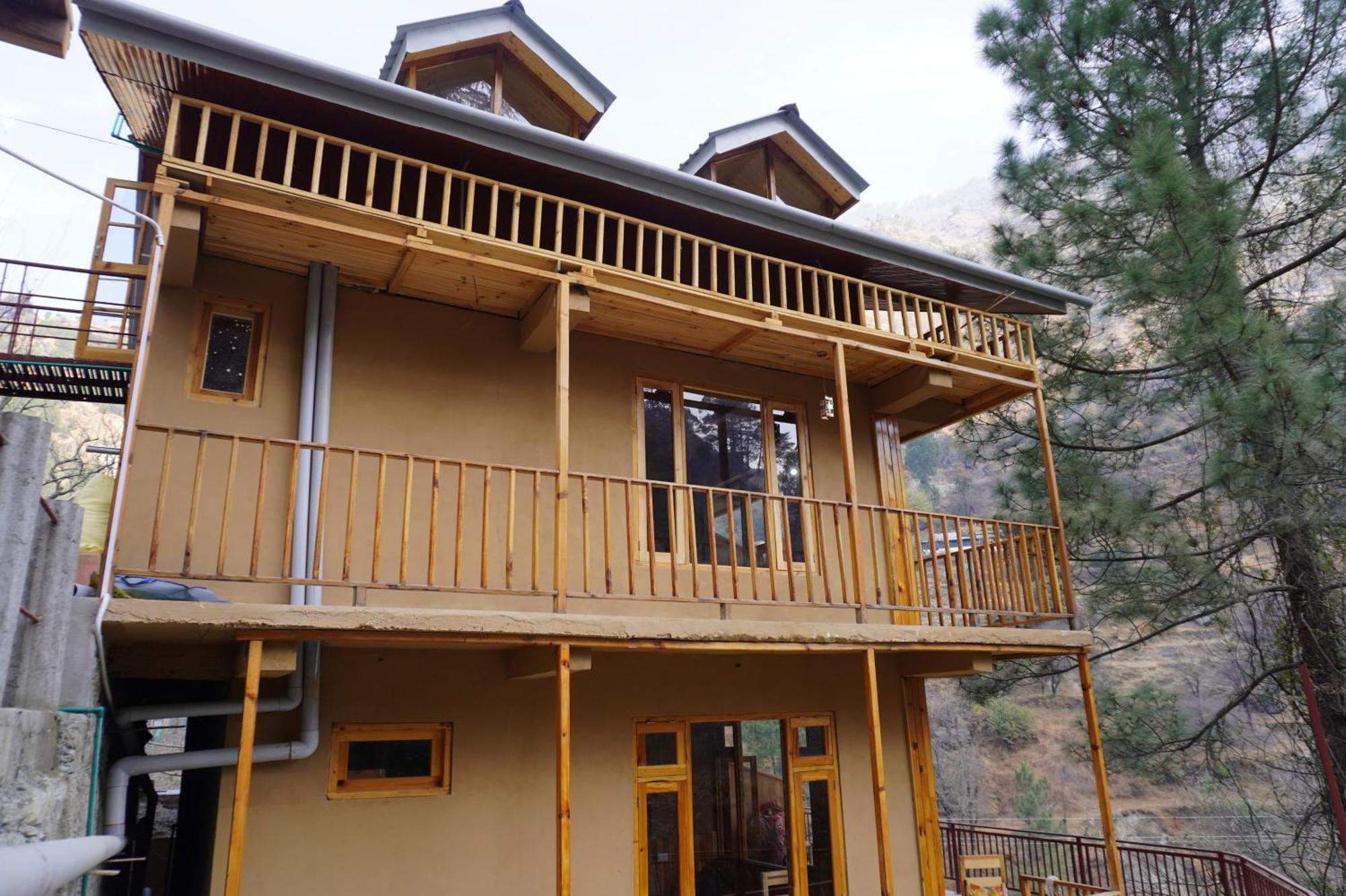 The Fiza Retreat Tirthan Banjār 外观 照片